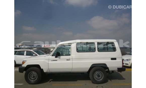 Buy Import Toyota Land Cruiser White Car in Import - Dubai in Akmecet Buy Import Toyota Land Cruiser White Car in Import - Dubai in Akmecet
