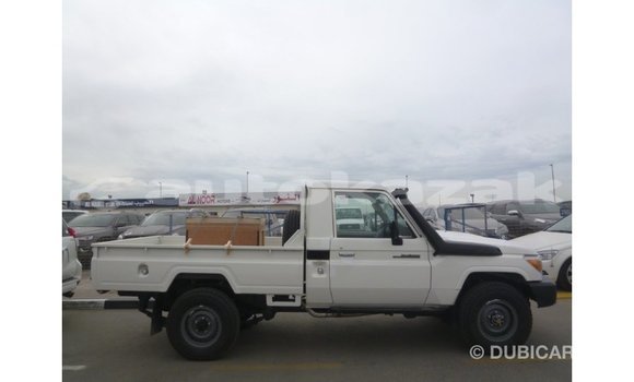 Buy Import Toyota Land Cruiser White Car in Import - Dubai in Akmecet Buy Import Toyota Land Cruiser White Car in Import - Dubai in Akmecet
