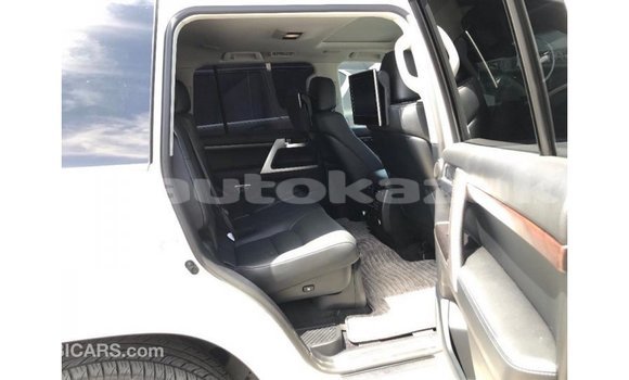 Buy Import Toyota Land Cruiser White Car in Import - Dubai in Akmecet Buy Import Toyota Land Cruiser White Car in Import - Dubai in Akmecet