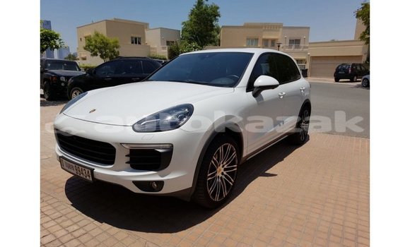 Buy Import Porsche Cayenne White Car in Import - Dubai in Akmecet