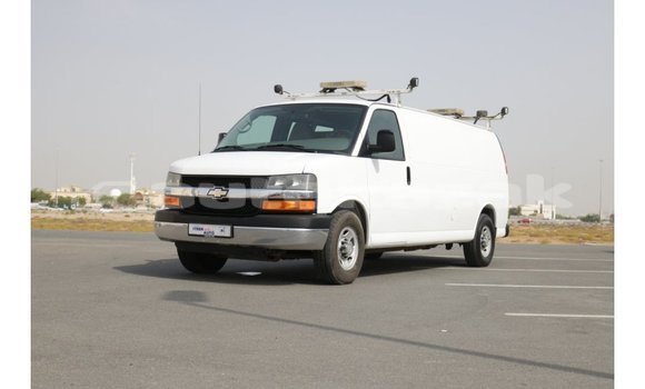 Buy Import Chevrolet Express White Car in Import - Dubai in Akmecet