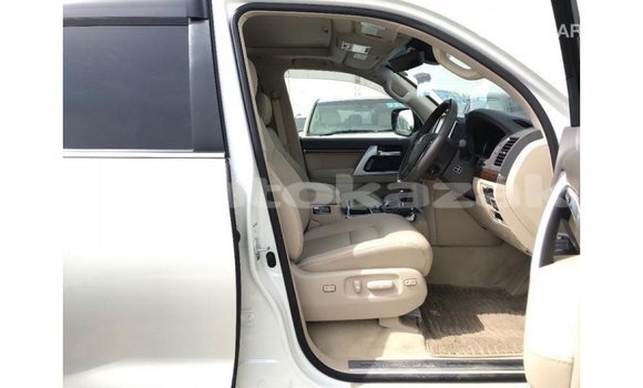 Buy Import Toyota Land Cruiser White Car in Import - Dubai in Akmecet Buy Import Toyota Land Cruiser White Car in Import - Dubai in Akmecet