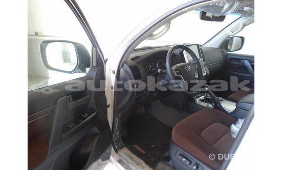 Buy Import Toyota Land Cruiser White Car in Import - Dubai in Akmecet Buy Import Toyota Land Cruiser White Car in Import - Dubai in Akmecet