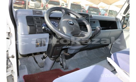 Buy Import Mitsubishi Carisma White Car in Import - Dubai in Akmecet