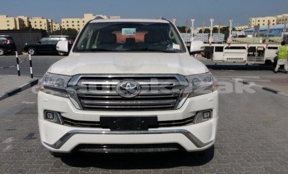 Buy Import Toyota Land Cruiser White Car in Import - Dubai in Akmecet Buy Import Toyota Land Cruiser White Car in Import - Dubai in Akmecet