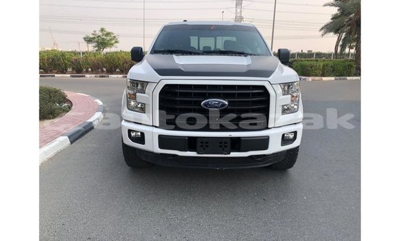 Buy Import Ford Club Wagon White Car in Import - Dubai in Akmecet